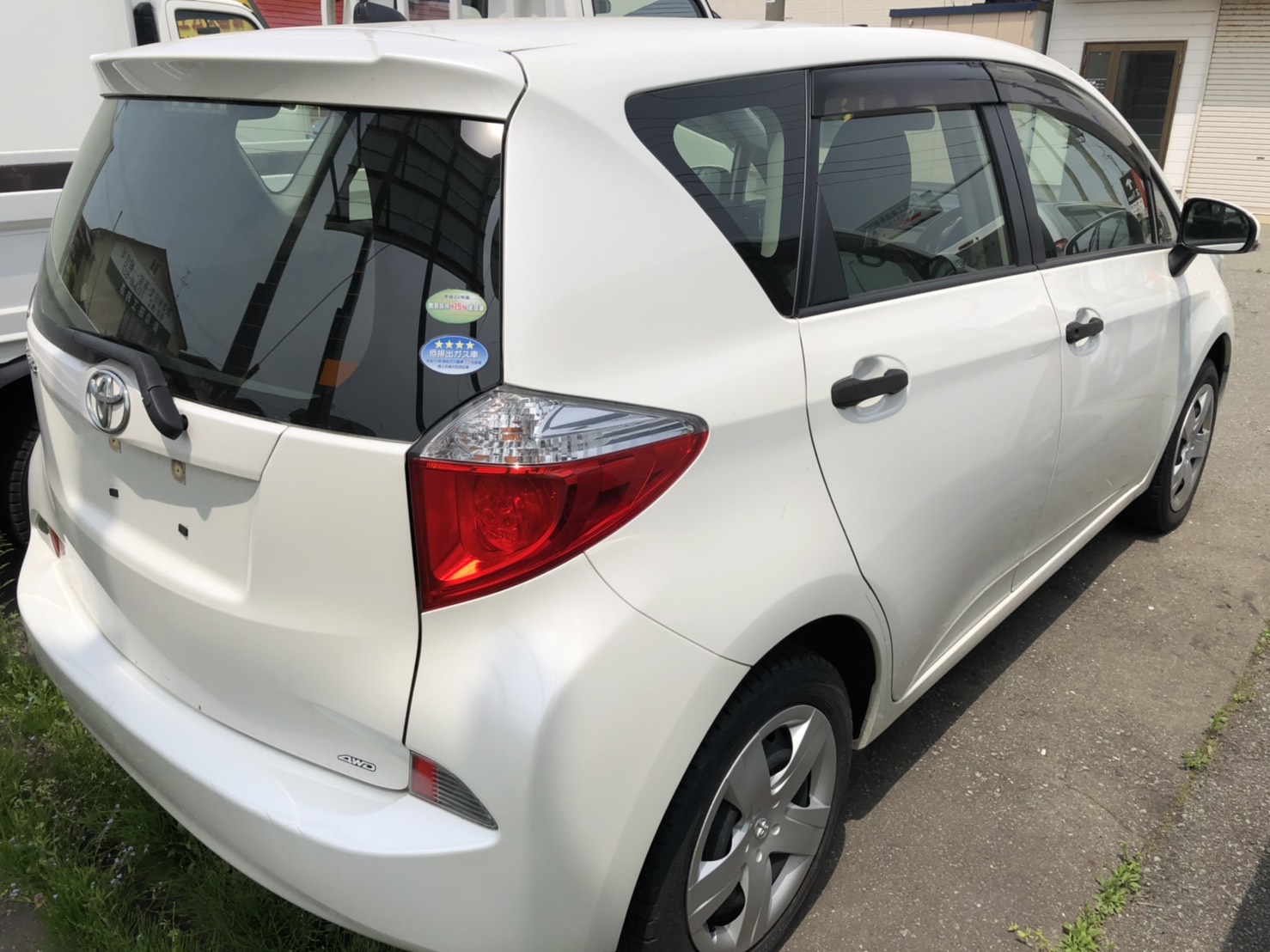 back of car NCP125 - 2012 Toyota RACTIS X V PACKAGE - WHITE