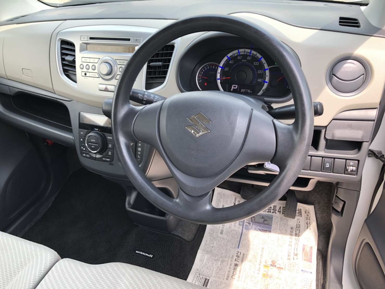 inside of car MH34S - 2013 Suzuki WAGON R  - WHITE