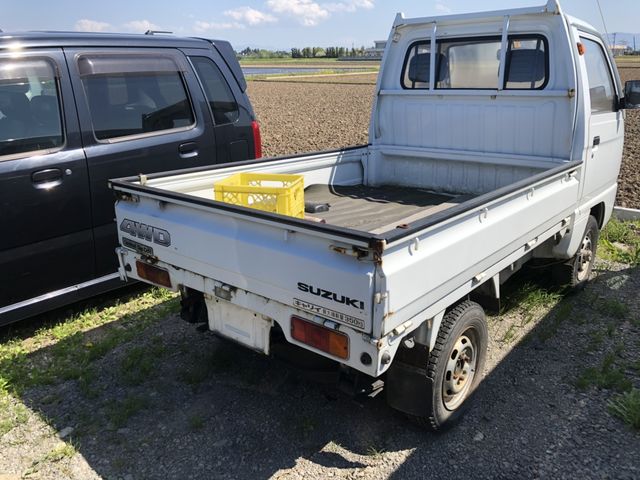 back of car DB71T - 1989 Suzuki CARRY TRUCK 4WD - WHITE